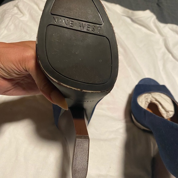 Nine West peep Toe Cowhide Hair Denim Platform Heel - Picture 7 of 7